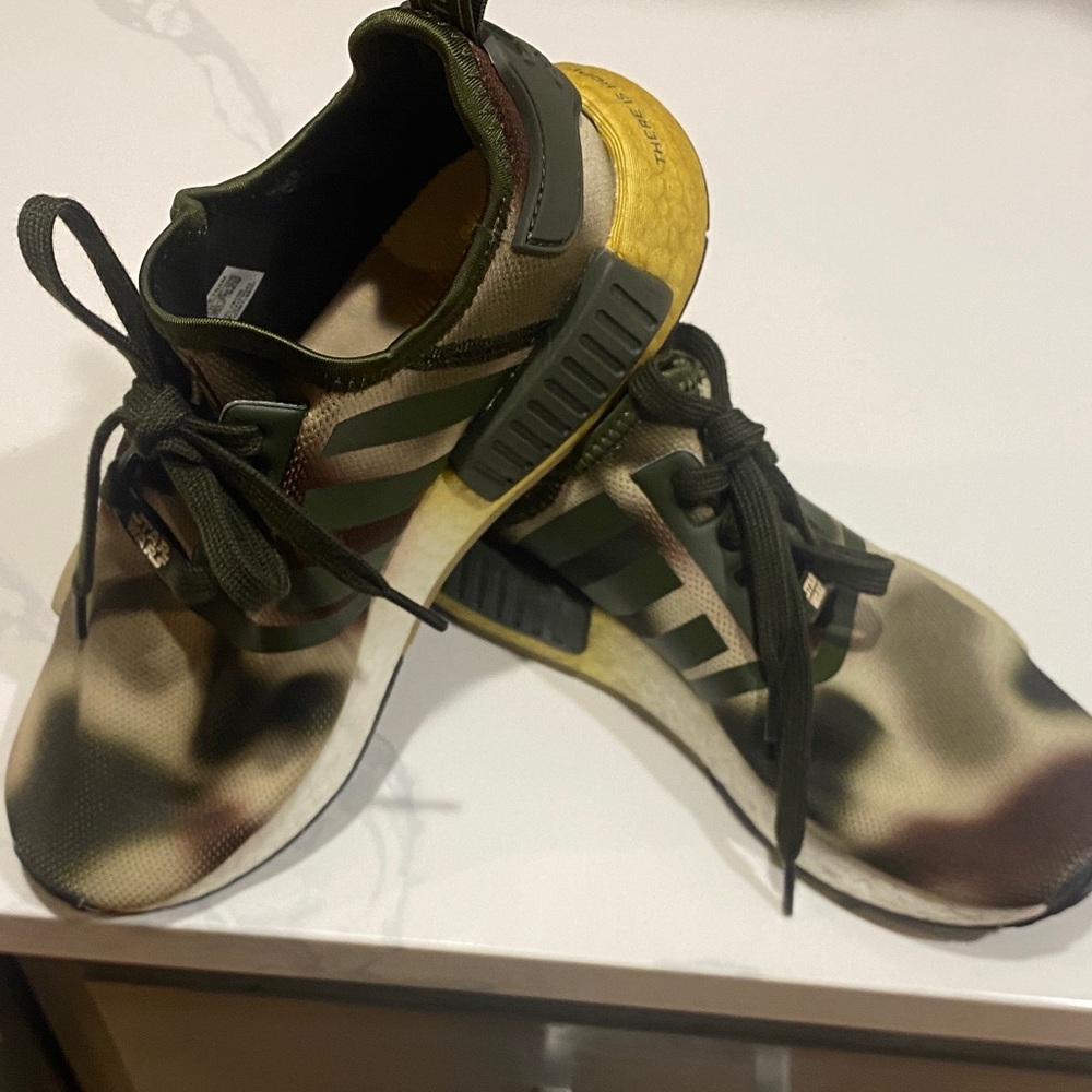Adidas Star Wars Camouflage Sneakers size 7 never worn!